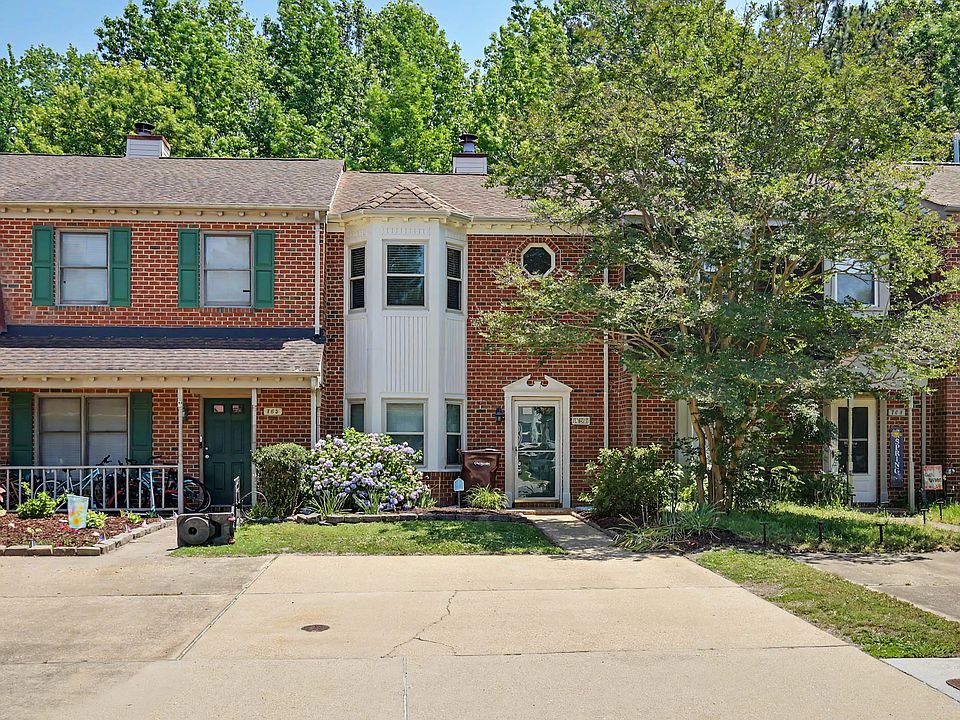 1st image of 767 Creekside Cres #1