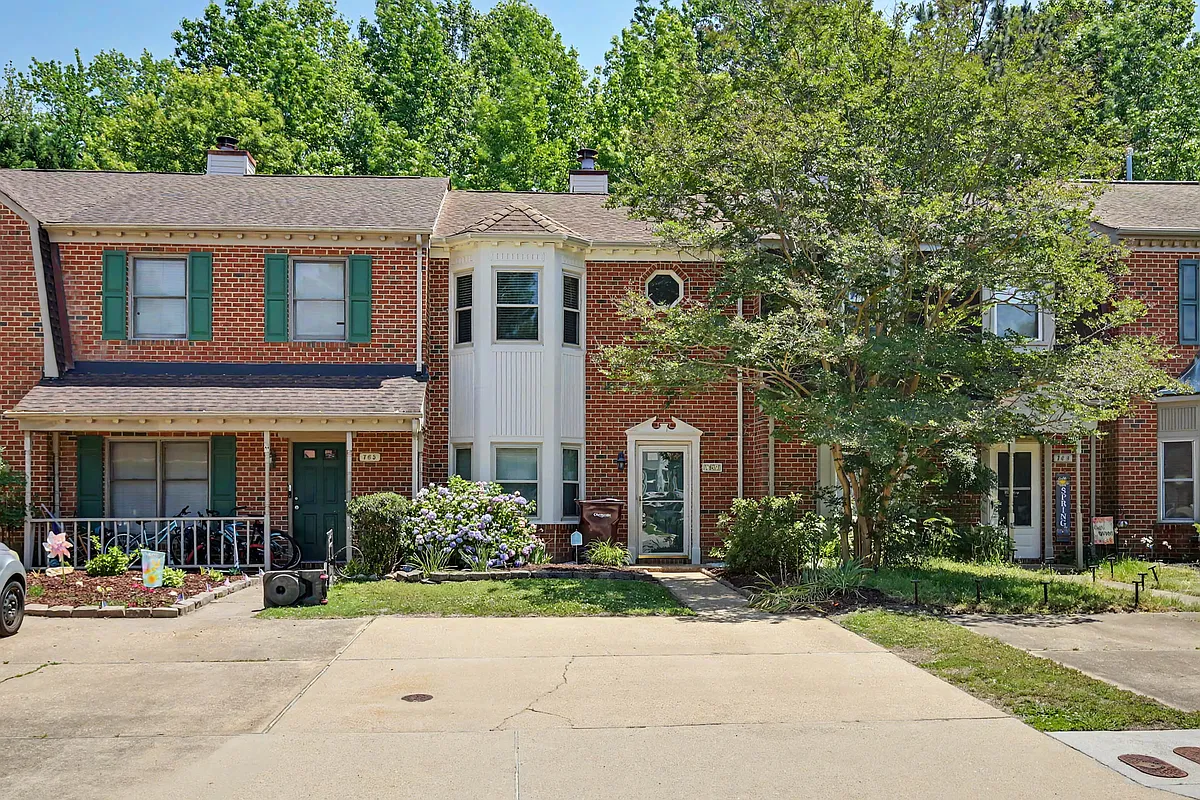 Photo 1 of 1 - 767 Creekside Cres #1 - Chesapeake, VA Primary Photo - 767 Creekside Cres #1