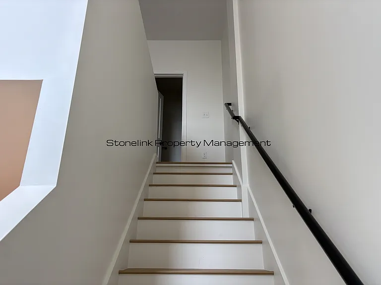 265 Manton Ave — Photo 41