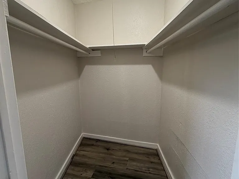 4811 Oakland St #6 — Photo 13