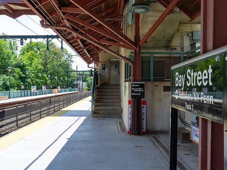 A quick 10 minute walk or 3 min drive. Glen Ridge Station also close by!