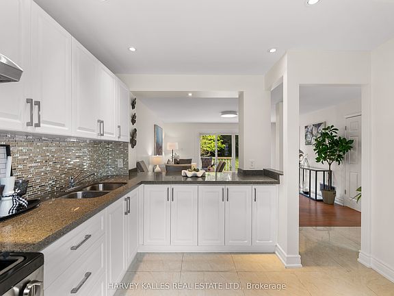 5th image of 225 Hollyberry Trl