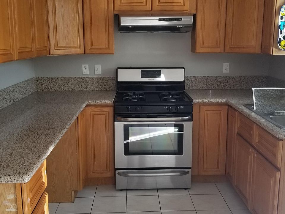 1st image of 2632 1/2 Willard Ave