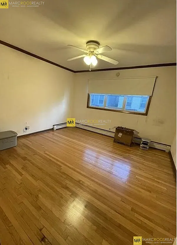 3 bed, 999 sqft, $4,300 — Photo 2