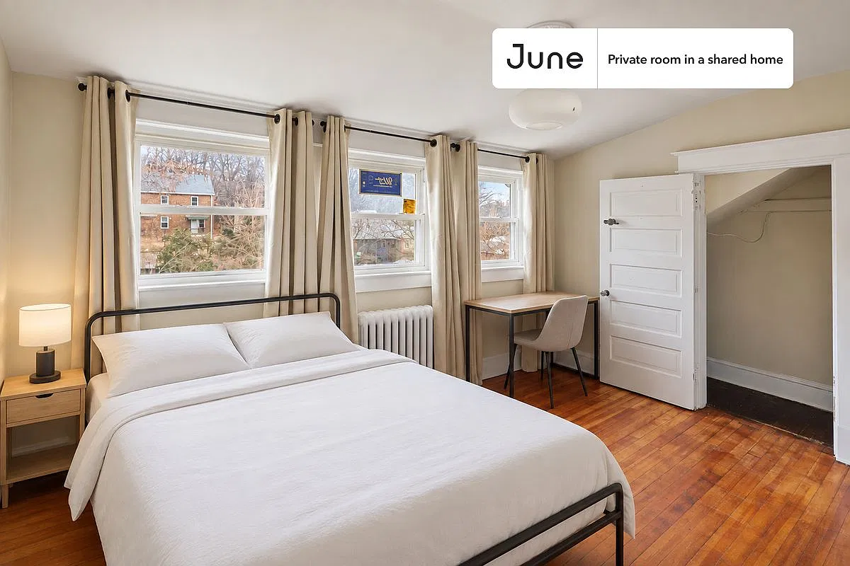 Full bedroom in 5 bed/3 bath home in Brookland #866 D — Photo 1