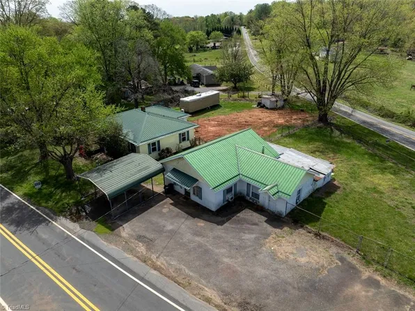 8431 Austin Traphill Rd, Elkin, NC 28621
