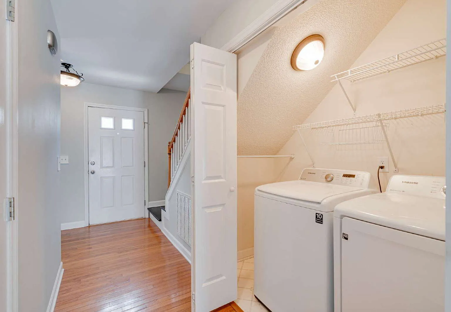 4 bed, 2.5 bath, 1933 sqft, $2,450 — Photo 3