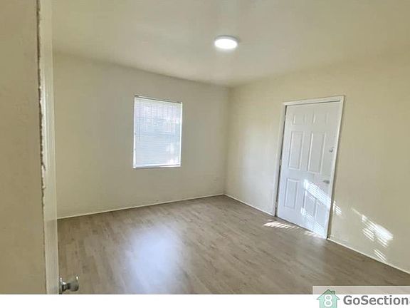 4th image of 422 NE 82nd St