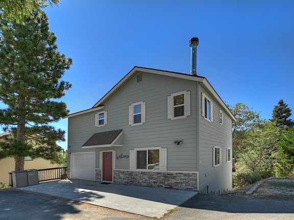Level Entry & a 1-Car Garage!