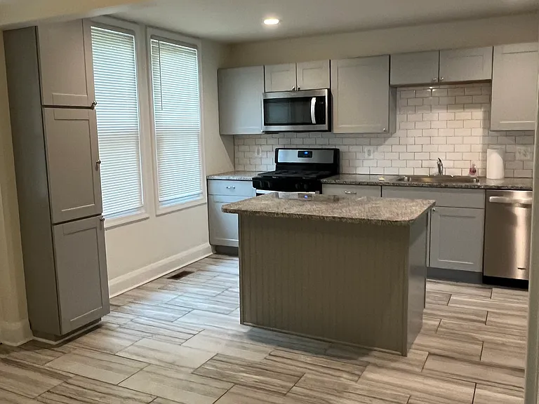 58 W Green St — Photo 2