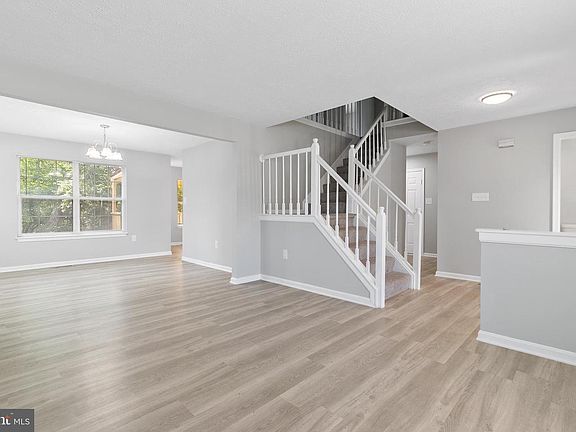 5th image of 1203 Kingsbury Dr