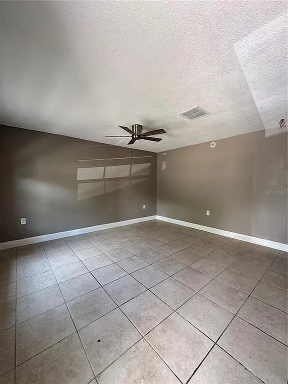 2 bed, 1.0 bath, 1025 sqft, $1,500 — Photo 3