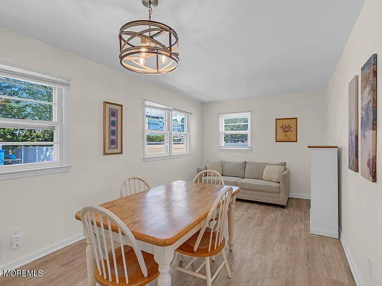 137 Marcellus Ave — Photo 6