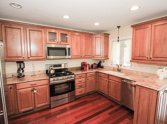 4th image of 1441 W Saint James Pl