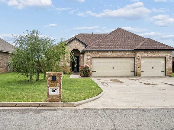4th image of 307 N Mountain Meadow Dr