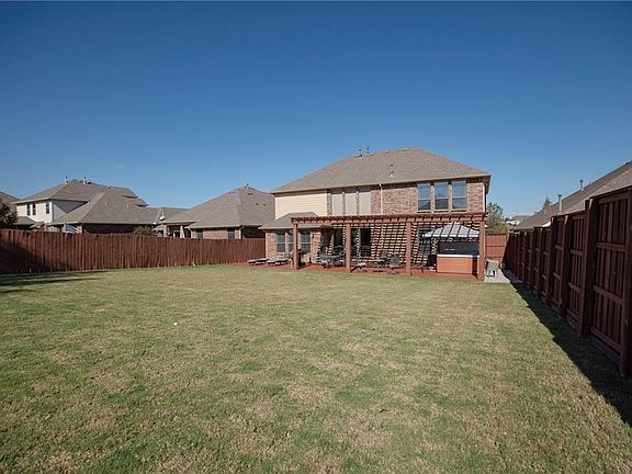 2nd image of 10033 Waverly Ln