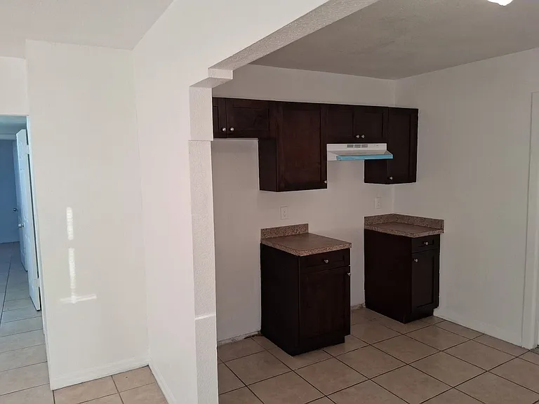 6812 Thomas Cir — Photo 3