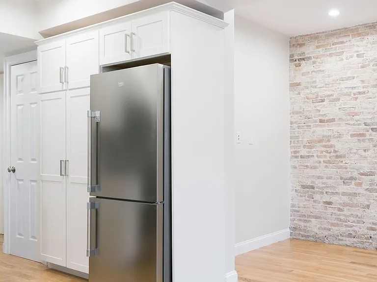 217 W 9th St #2 — Photo 3