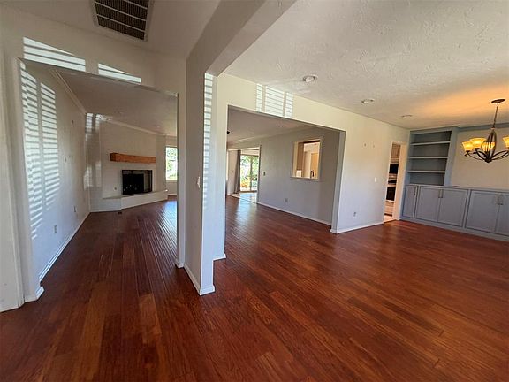 4th image of 5305 NW 110th St