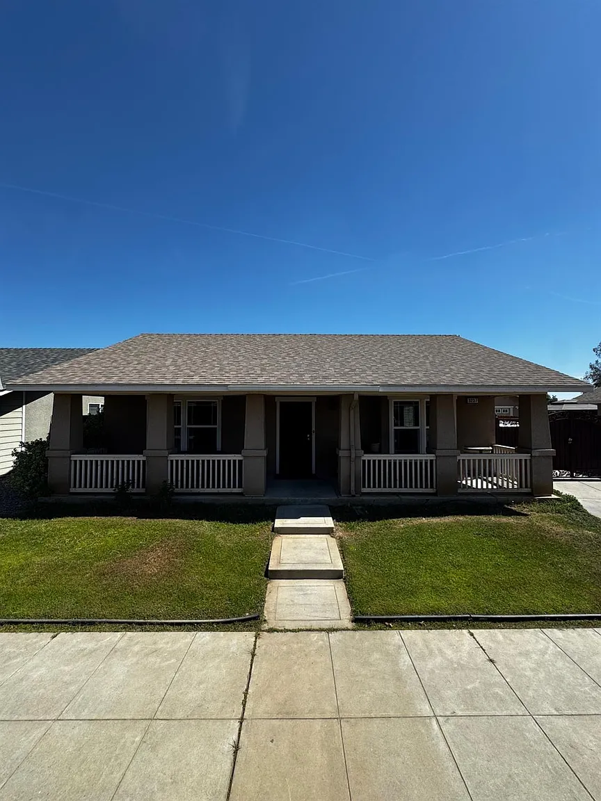 3237 Whittier Ave photo 1