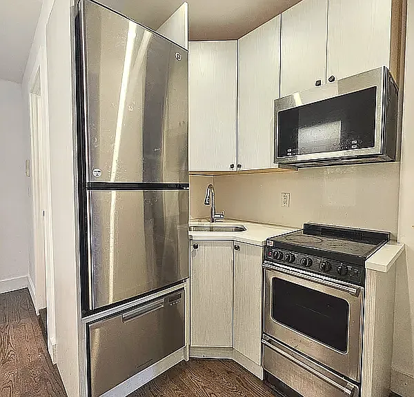73 2nd Ave #5 — Photo 8