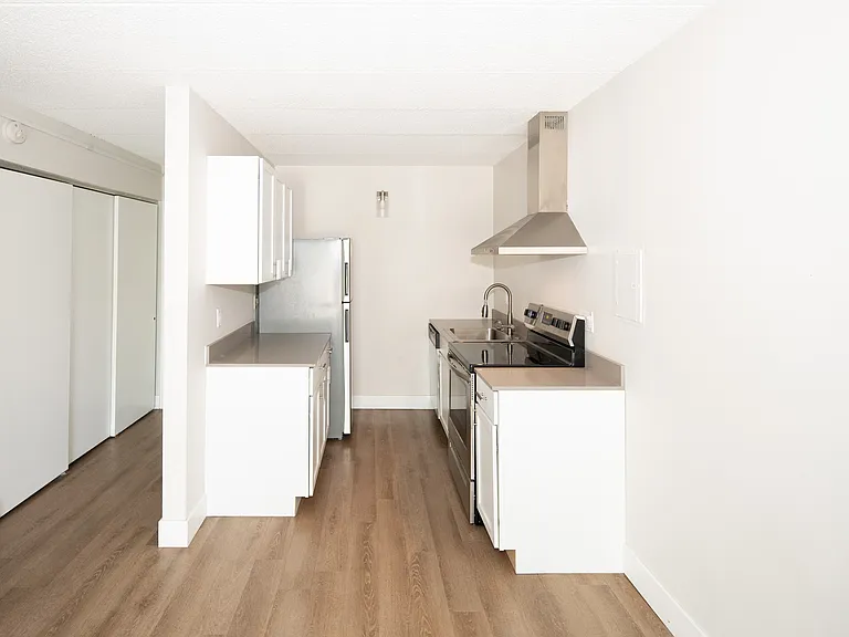 George Apartments - 625 3rd Street Southwest - 5 — Photo 5