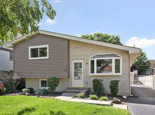 566 W Comstock Ave, Elmhurst, IL 60126