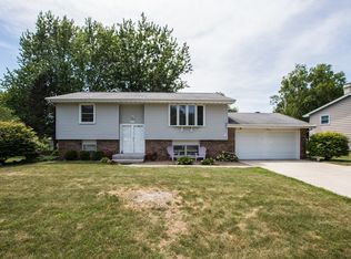 319 Robert Dr, Normal, IL 61761