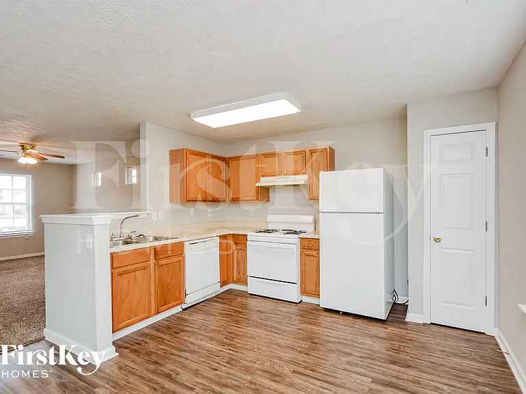 345 Lakeside Cir — Photo 7