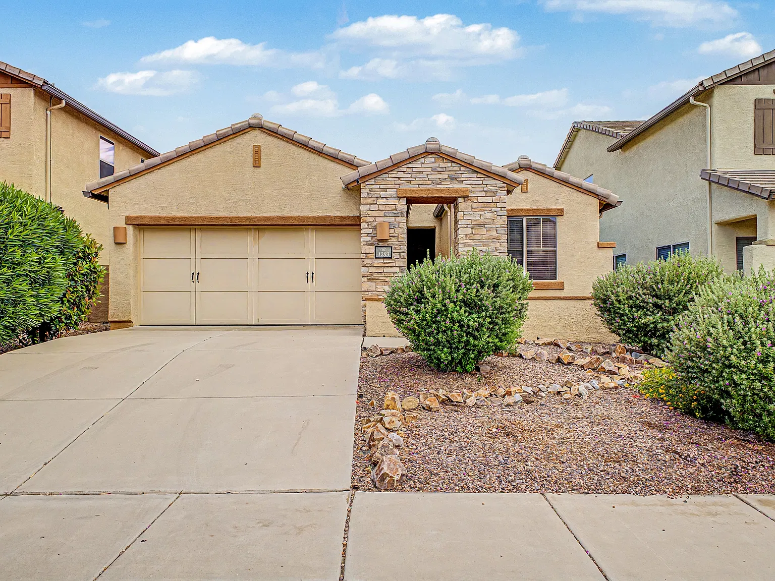3 bed, 2100 sqft, $2,595 — Photo 1