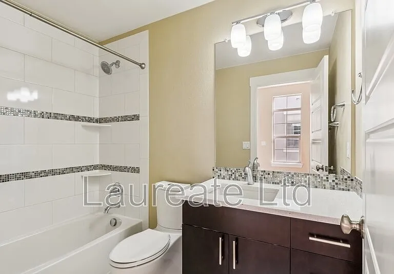 5438 Valentia St — Photo 18