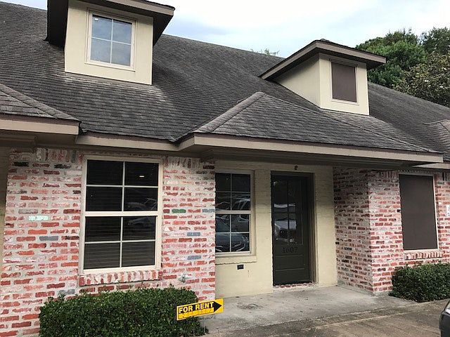 1st image of 1607 W Saint Mary Blvd