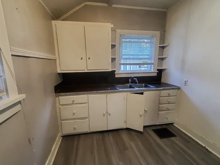 1304 S Main St #2 — Photo 6