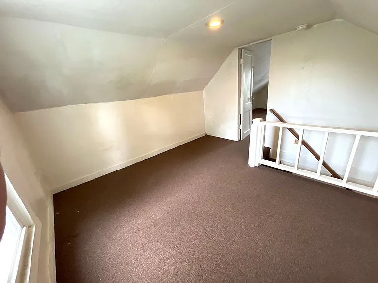 411 Florence St — Photo 12