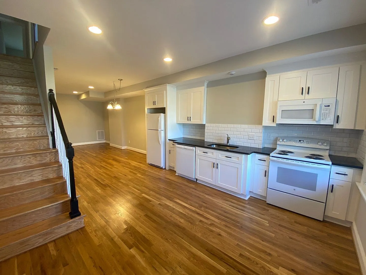 Renovated Three Bedroom VCU Area Home With Two Full Baths Available in August. — Photo 2