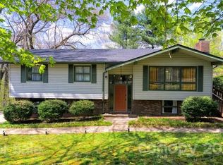 48 Maple Leaf Ln, Clyde, NC 28721