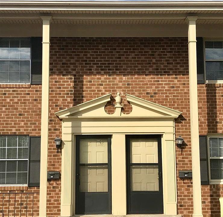1st image of 1002 Willow Dr APT 101