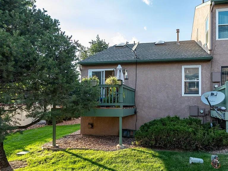 111 Iveystone Ct — Photo 32