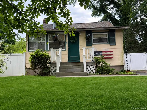 15 Kew Drive, Sound Beach, NY 11789