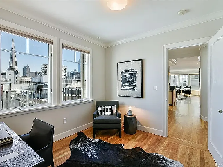 Office with views of Transamerica building
