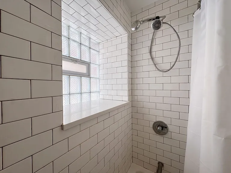 834 W Waveland Ave #G — Photo 8