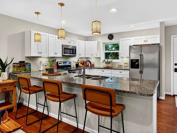 26 Lake Ave, Staunton, VA 24401