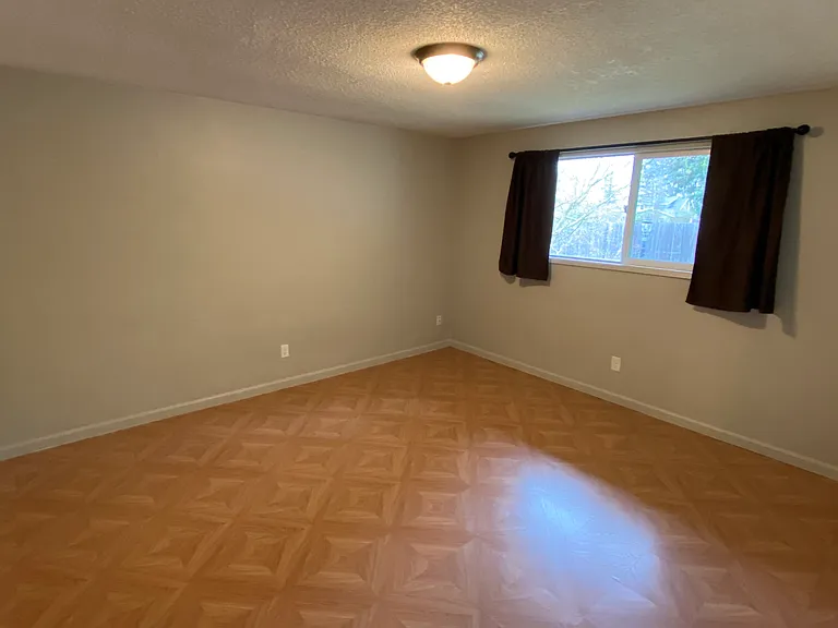 14026 SE Redwood Ave — Photo 8