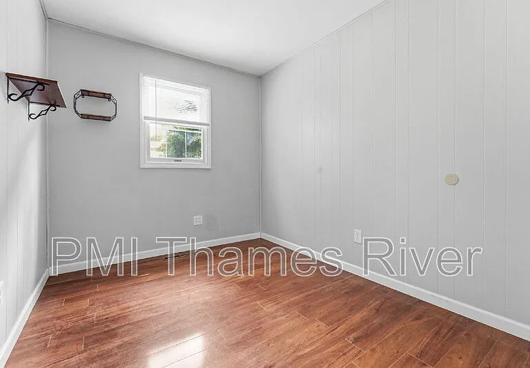 98 Oslo St — Photo 30