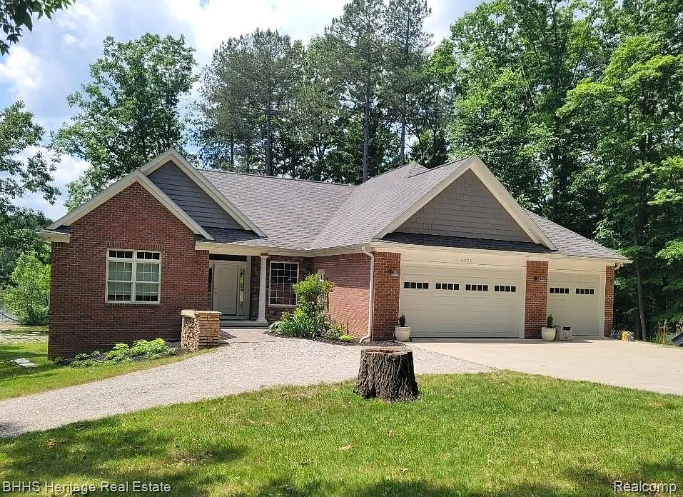 6233 Mack Rd photo 1