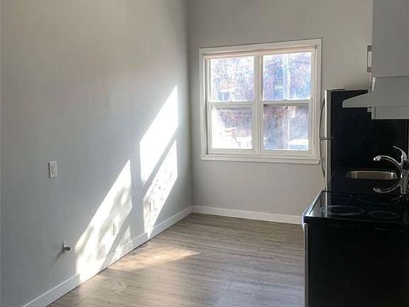 4th image of 205 Gerrard St E #3