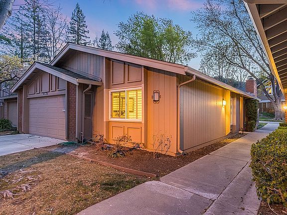 2nd image of 22866 Poplar Grove Sq