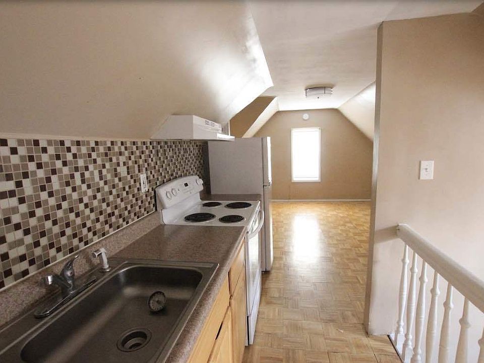 2nd image of 258 E 5th St #3