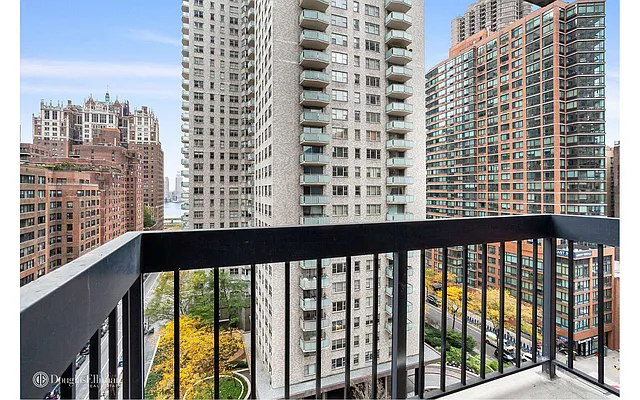 Sold by Douglas Elliman | media 15