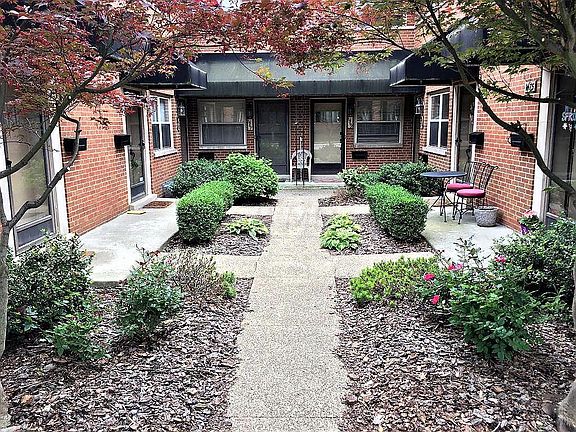 3rd image of 1469 W Lane Ave